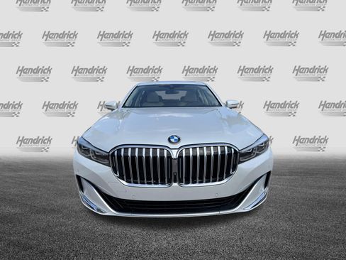 Used 2020 BMW 740i w/ Premium Package RWD image 3
