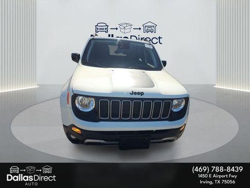 Used 2023 Jeep Renegade Latitude image 3
