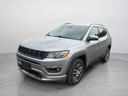 Used 2018 Jeep Compass Latitude w/ Popular Equipment Group AWD/4WD image 9