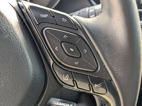Used 2018 Toyota C-HR XLE FWD image 17