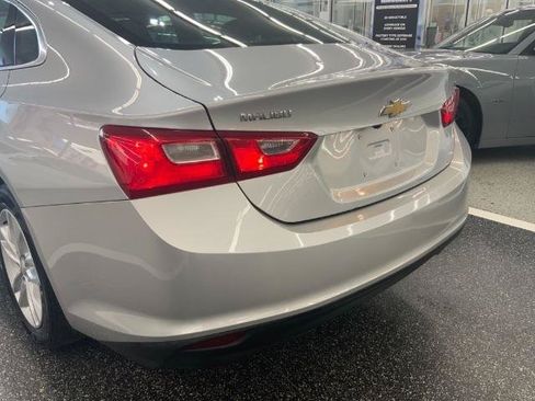 Used 2017 Chevrolet Malibu LT FWD image 39