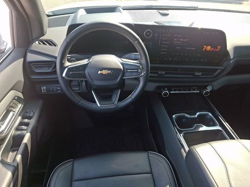 Used 2025 Chevrolet Silverado EV LT AWD/4WD image 11