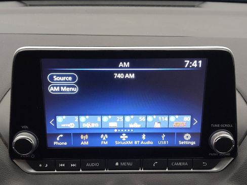 Used 2025 Nissan Sentra SV FWD image 25