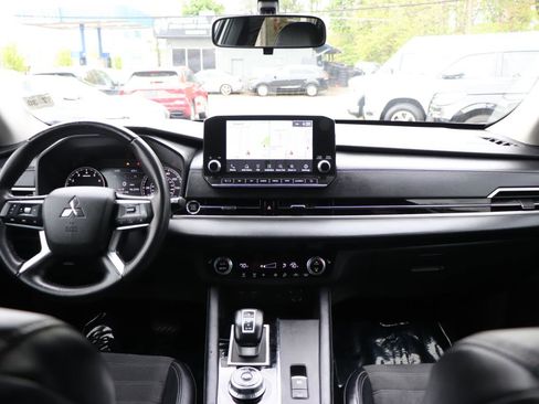 Used 2024 Mitsubishi Outlander AWD image 18