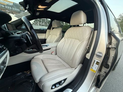 Used 2022 BMW 740i w/ Luxury Rear Seating Package RWD image 14