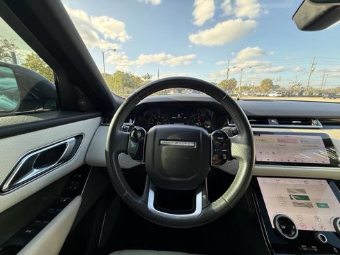 Used 2018 Land Rover Range Rover Velar S image 22