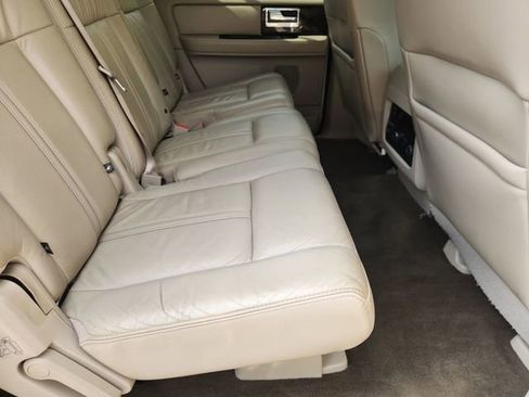 Used 2015 Lincoln Navigator L 2WD image 25