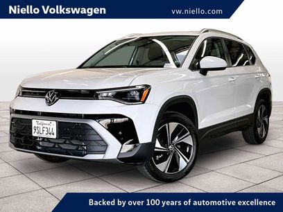 Certified 2025 Volkswagen Taos SE w/ Panoramic Sunroof Package