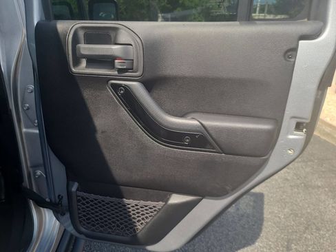 Used 2015 Jeep Wrangler Unlimited Sahara image 33