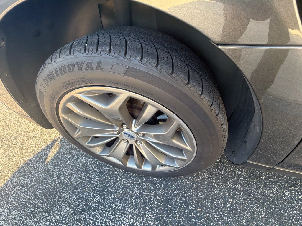Used 2017 Ford Taurus Limited FWD image 18