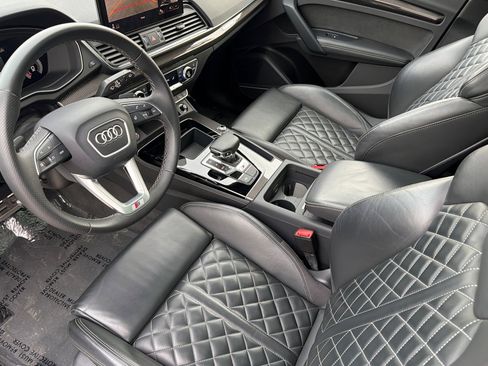 Used 2023 Audi SQ5 Prestige w/ Prestige Package image 9