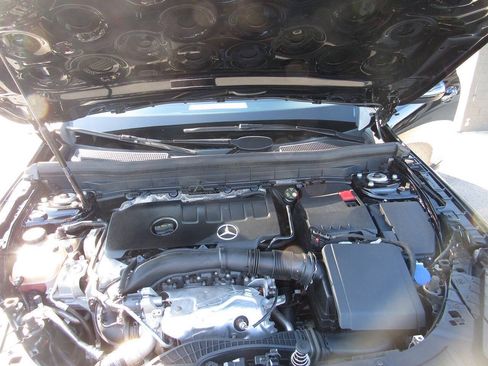 Used 2023 Mercedes-Benz GLB 250 4MATIC image 43