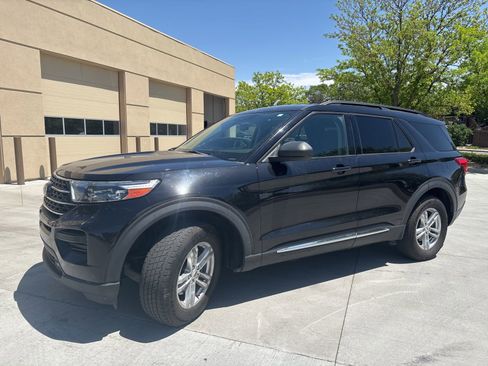 Used 2020 Ford Explorer XLT w/ Comfort Package AWD/4WD image 3