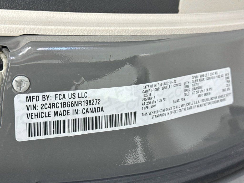 Used 2022 Chrysler Pacifica Touring-L FWD image 41
