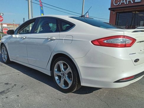 Used 2016 Ford Fusion SE image 4