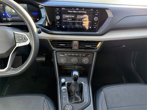 Used 2022 Volkswagen Taos SE image 17