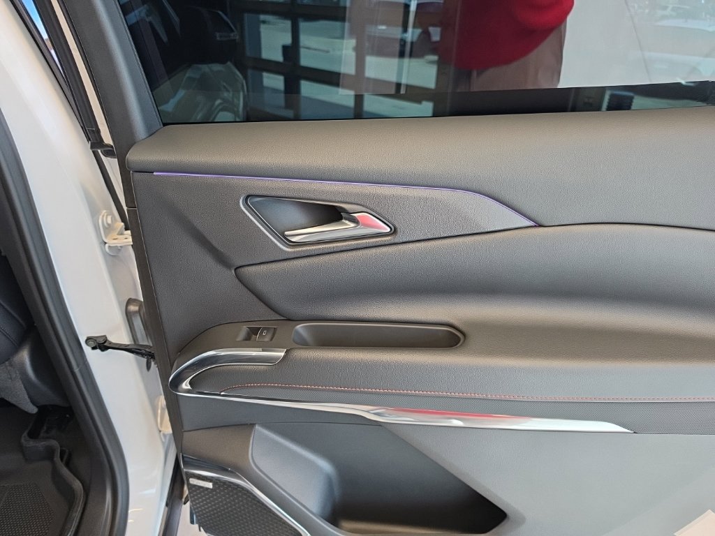 Used 2025 Chevrolet Traverse RS w/ LPO, Floor Liner Package FWD image 55