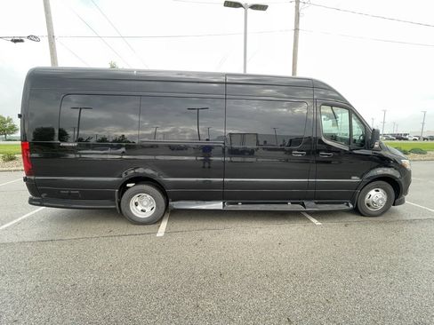 Used 2024 Mercedes-Benz Sprinter 3500 image 8