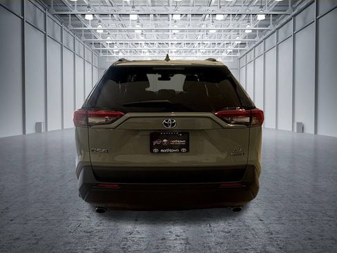 Used 2020 Toyota RAV4 XLE w/ Convenience Package AWD/4WD image 6