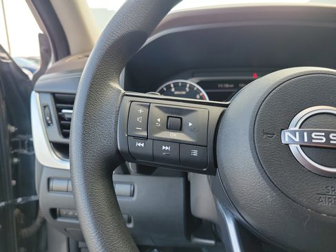 Used 2023 Nissan Rogue SV image 22