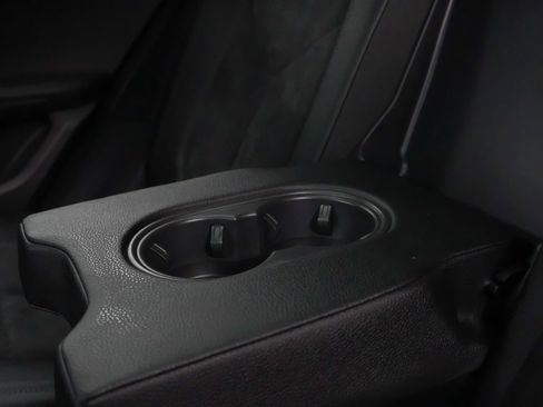 Certified 2021 Porsche Macan image 19