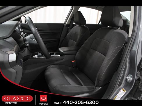 Used 2024 Nissan Altima 2.5 SV FWD image 5