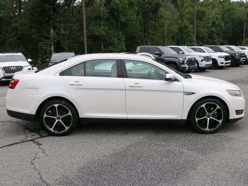 Used 2014 Ford Taurus SEL w/ Equipment Group 201A FWD image 9