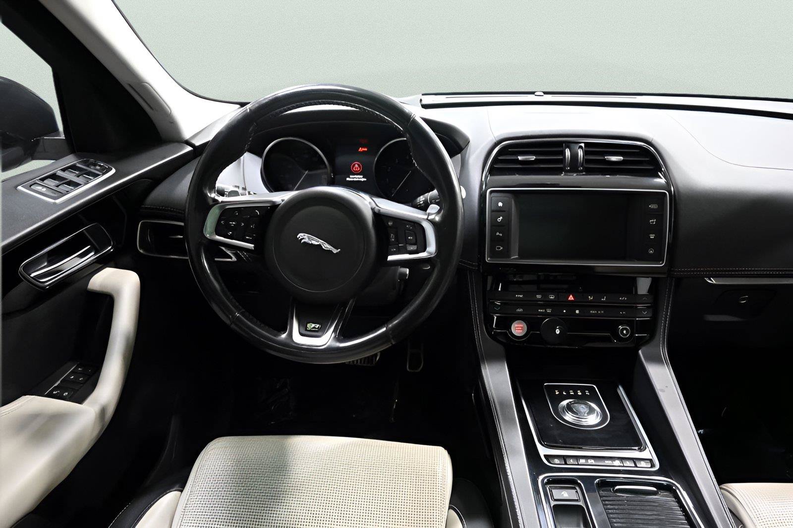 Used 2018 Jaguar F-PACE R-Sport AWD/4WD image 9