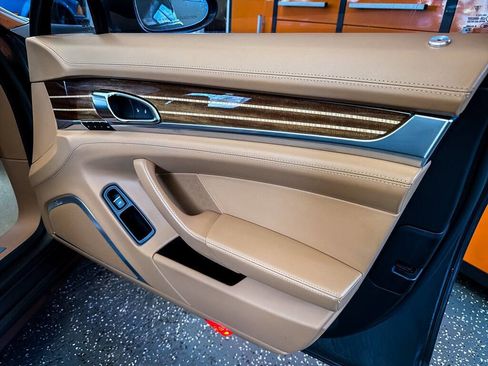 Used 2014 Porsche Panamera AWD/4WD image 38