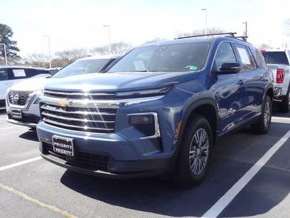 Used 2025 Chevrolet Traverse LT w/ Driver Confidence Package