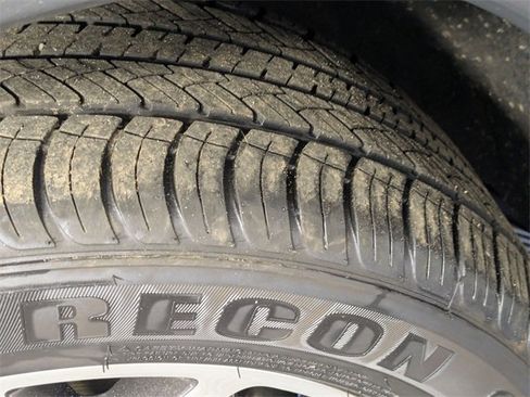 Used 2019 Jeep Grand Cherokee Limited image 9