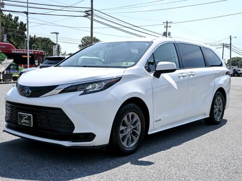 Used 2021 Toyota Sienna LE image 6