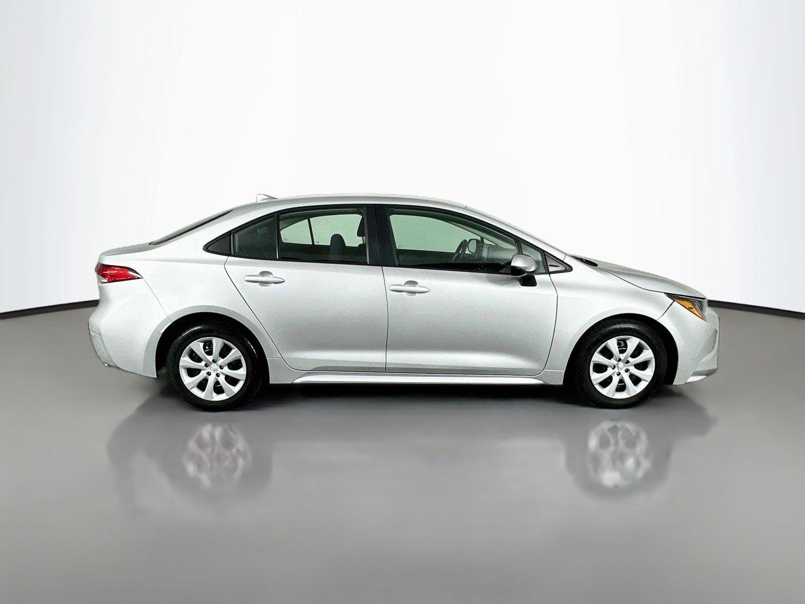 Used 2025 Toyota Corolla LE FWD image 16