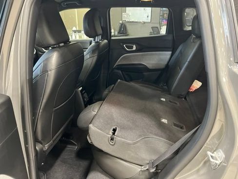 Used 2023 Jeep Compass Latitude AWD/4WD image 13
