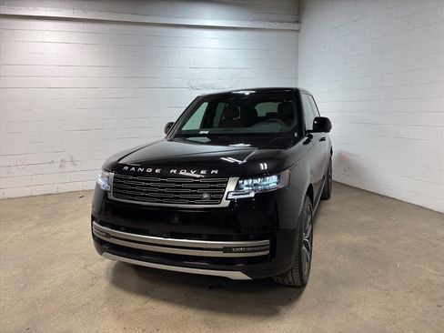 New 2026 Land Rover Range Rover SE image 2