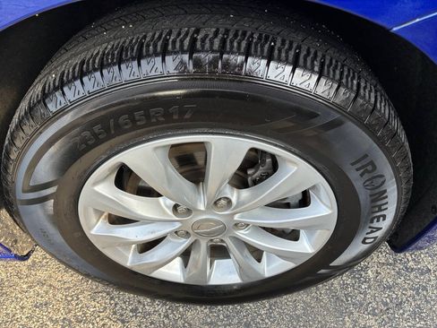 Used 2019 Chrysler Pacifica Touring-L FWD image 27