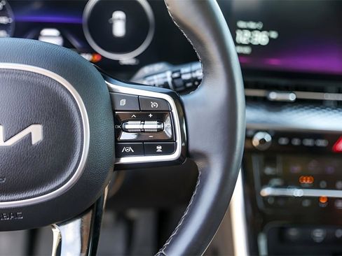 Used 2023 Kia Carnival SX Prestige image 13