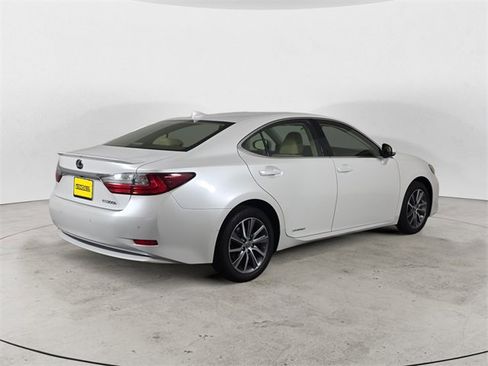 Used 2018 Lexus ES 300h image 5