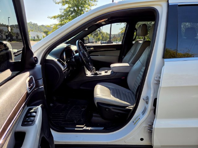 Used 2018 Jeep Grand Cherokee Limited AWD/4WD image 11