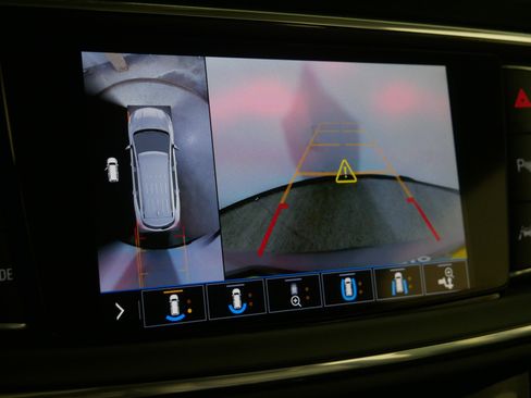 Used 2021 Buick Enclave Avenir w/ Avenir Technology Package image 32