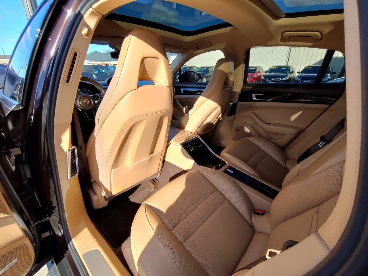 Used 2018 Porsche Panamera RWD image 42