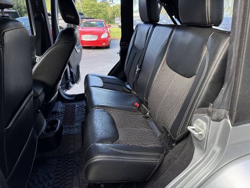 Used 2013 Jeep Wrangler Unlimited Sport AWD/4WD image 10