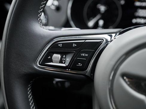 Used 2023 Bentley Bentayga Extended Wheelbase image 55