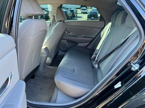 Used 2023 Hyundai Elantra SEL w/ Convenience Package FWD image 9