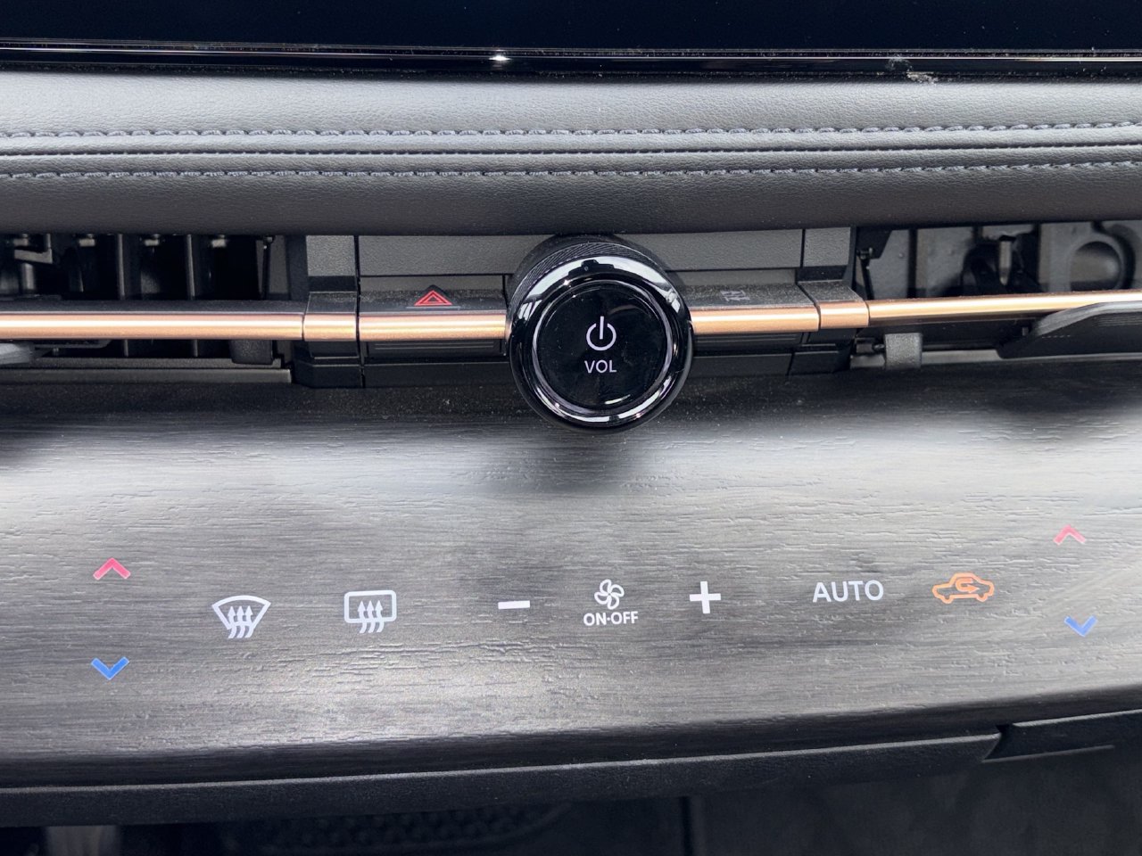 Certified 2024 Nissan Ariya AWD image 18