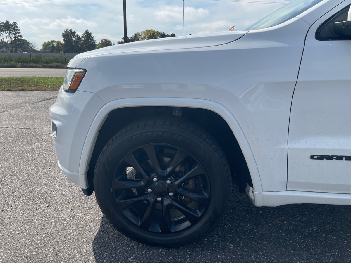 Used 2018 Jeep Grand Cherokee Altitude AWD/4WD image 20