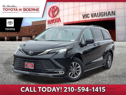 Used 2024 Toyota Sienna XLE image 1
