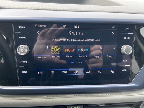 Used 2024 Volkswagen Taos SE image 24