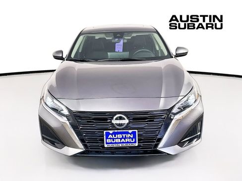 Used 2024 Nissan Altima 2.5 SV w/ SV Premium Package FWD image 2