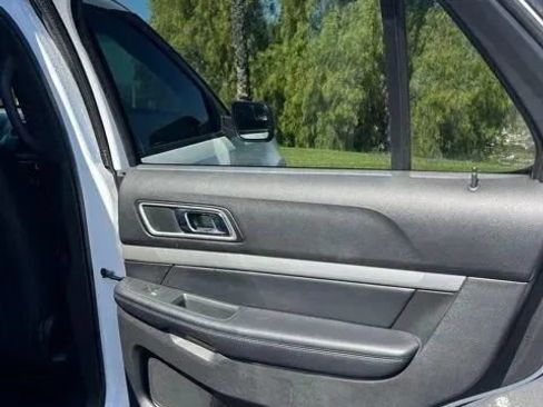 Used 2017 Ford Explorer XLT FWD image 13
